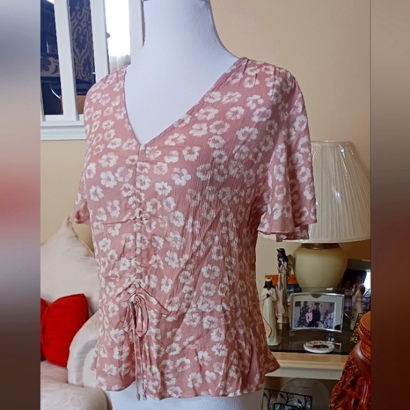Hem & Thread Floral Ruched Front Top S Blush - Picture 2 of 11